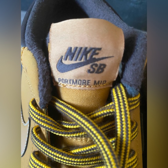 NIKE Men’s Size 11.5
Portmore II Solarsoft Mid Bota Wheat Gum Light Brown - Picture 5 of 16